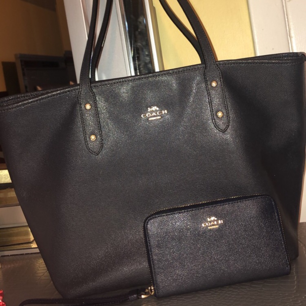 Coach tote with wallet